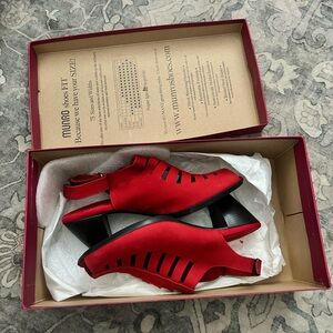 Munro American red shoes